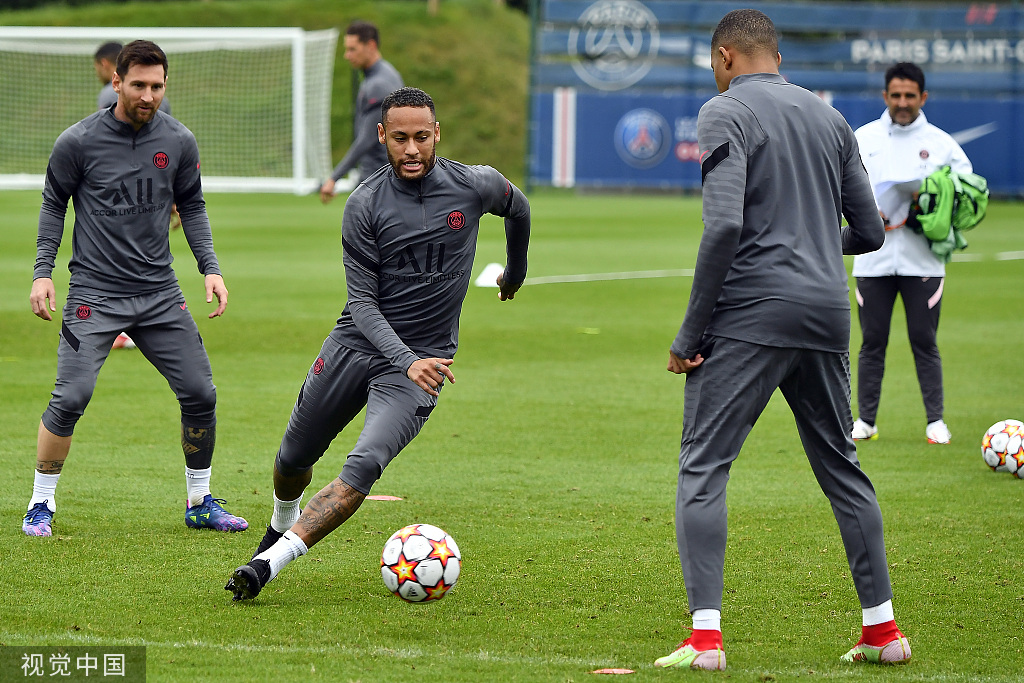 包含字母哥在阿森纳比赛中失利门兴格拉德巴赫复出首秀备战欧冠，清晨塞维利亚单刀错失瞬间刷屏的词条