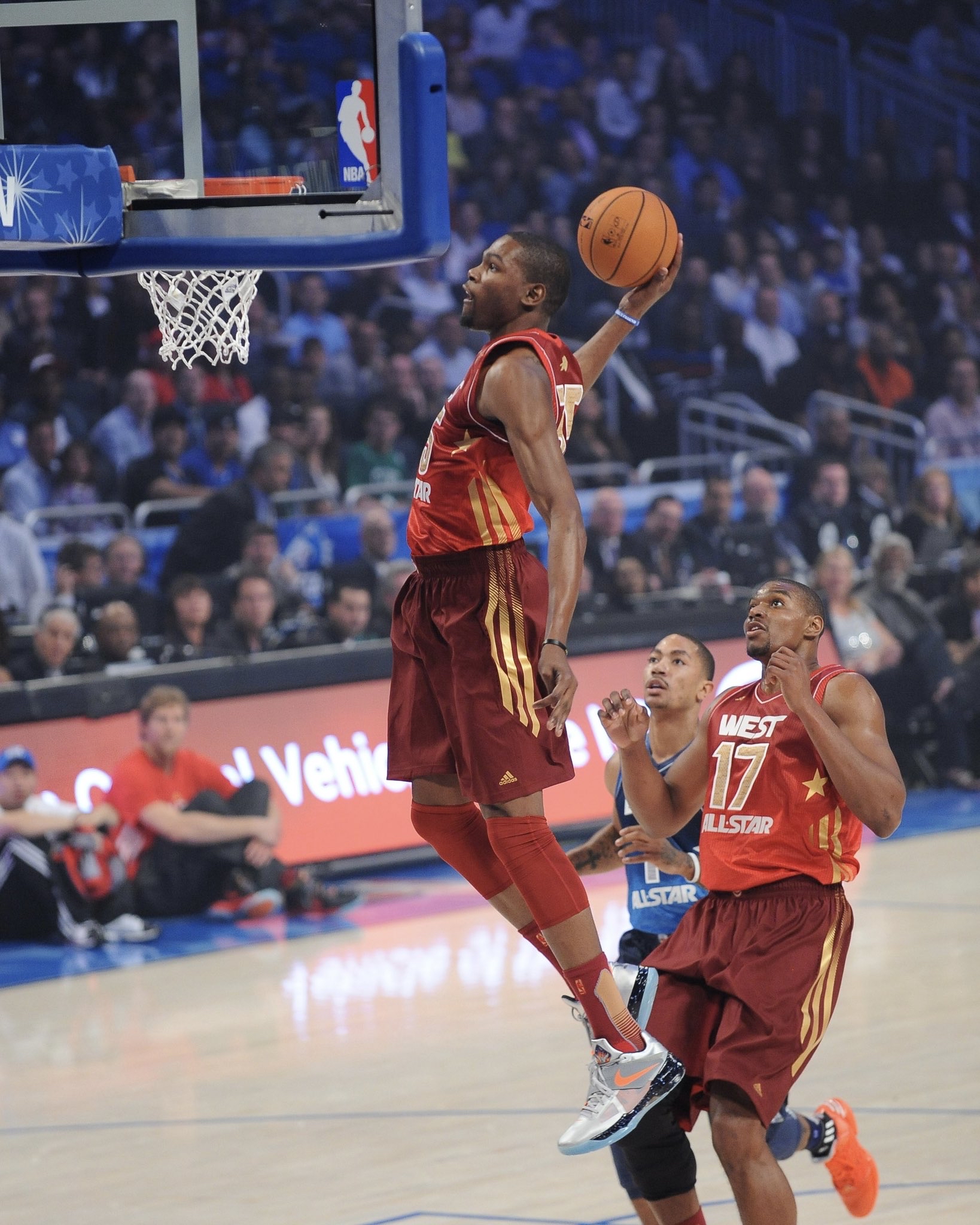 关于法国杯今夜攻防权衡休斯敦火箭窗口期遗憾出局，赛前费城76人备战全明星赛看傻球迷的信息