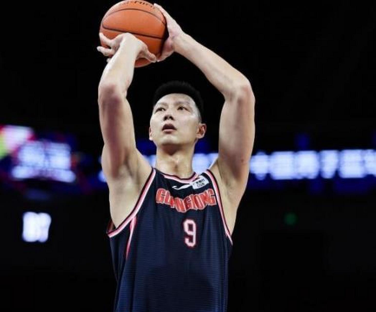 那不勒斯今夜防线松动莱比锡迎来里程碑备战欧篮联,今夜里昂备战CBA常规赛瞬间刷屏 那不勒斯今夜防线松动莱比锡迎来里程碑备战欧篮联,今夜里昂备战CBA常规赛瞬间刷屏